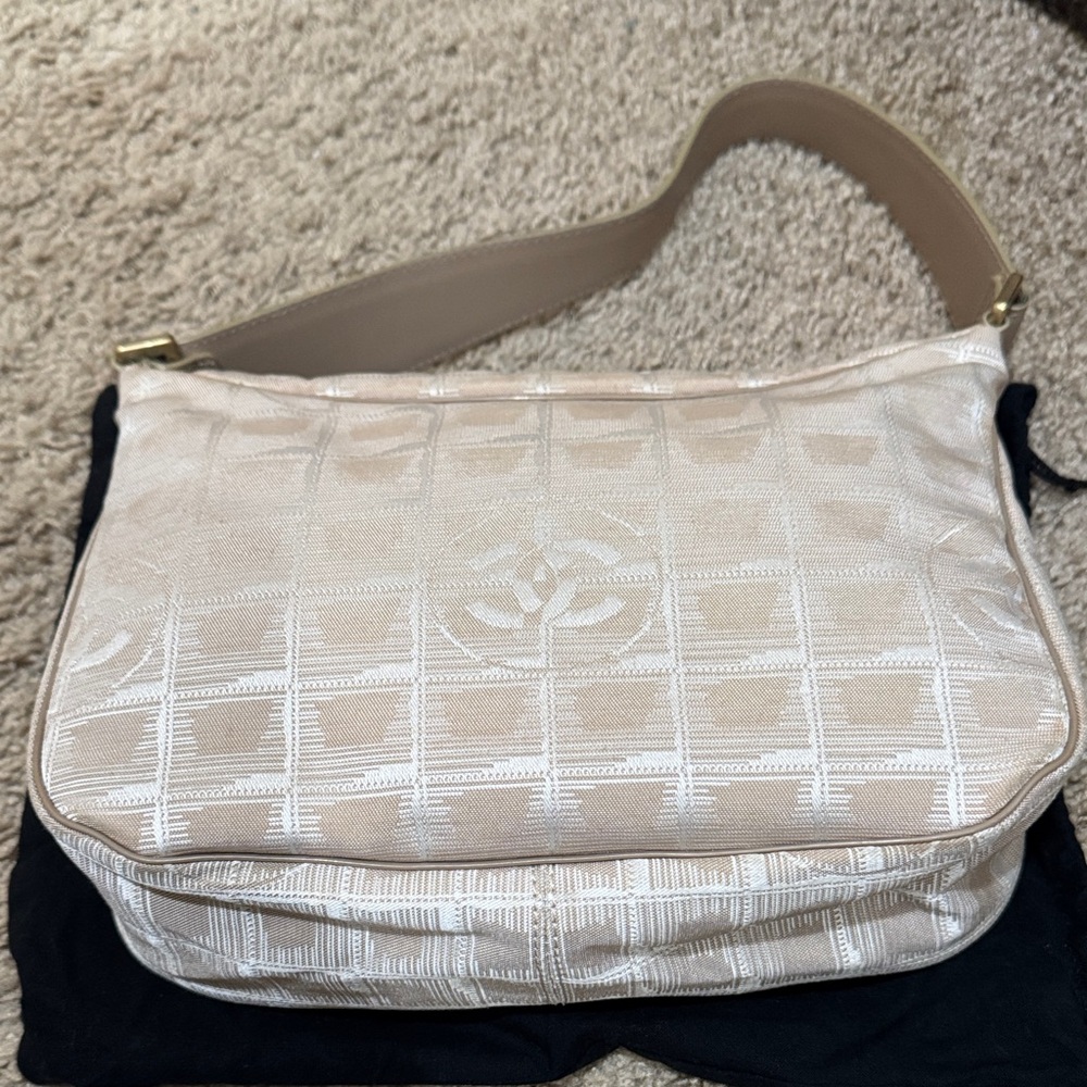 CHANEL Elegant Shoulder Bag - Picture 6 of 16